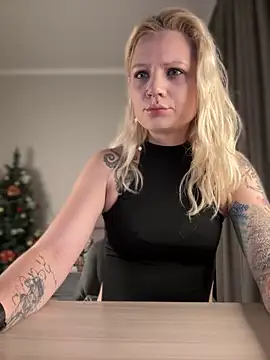 Snapshot of TeaseKitten- chatting on 6, 1, 2026 TeaseKitten- online show from 6, 1, 2026