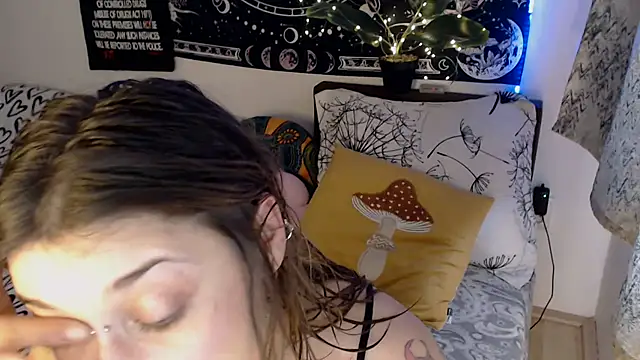 Snapshot of AlienforTwenty chatting on 4, 3, 2026 AlienforTwenty online show from 4, 3, 2026