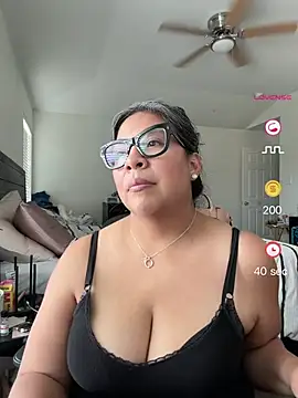 Snapshot of BettyWhispers chatting on 5, 6, 2026 BettyWhispers online show from 5, 6, 2026