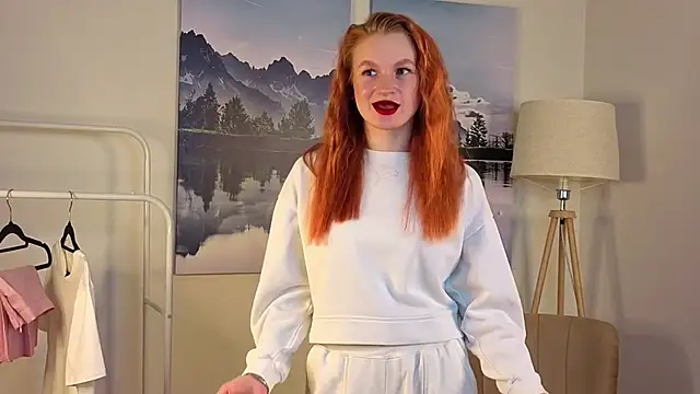 LouiseLuk online show from 15, 12, 2025