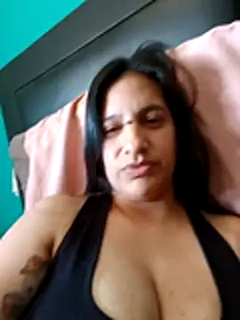 Snapshot of julietaloovee chatting on 17, 12, 2025 julietaloovee online show from 17, 12, 2025