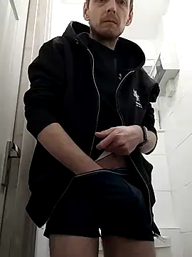 Snapshot of CrookedBunk3527 chatting on 7, 4, 2026 CrookedBunk3527 online show from 7, 4, 2026