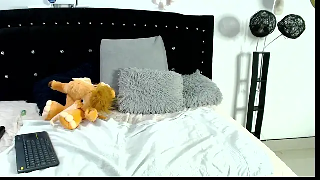 Snapshot of Naomy_Mature chatting on 25, 4, 2026 Naomy Mature online show from 25, 4, 2026