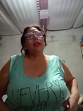 Snapshot of ladyBea11 chatting on 2, 6, 2026 ladyBea11 online show from 2, 6, 2026