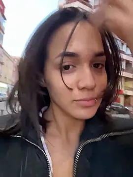 MiaMorenoo online show from 7, 1, 2026