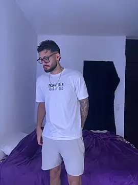 Snapshot of thedragonboyxxx chatting on 21, 12, 2025 thedragonboyxxx online show from 21, 12, 2025