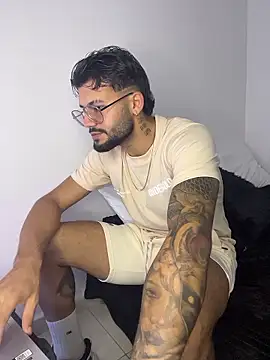 Snapshot of thedragonboyxxx chatting on 5, 1, 2026 thedragonboyxxx online show from 5, 1, 2026