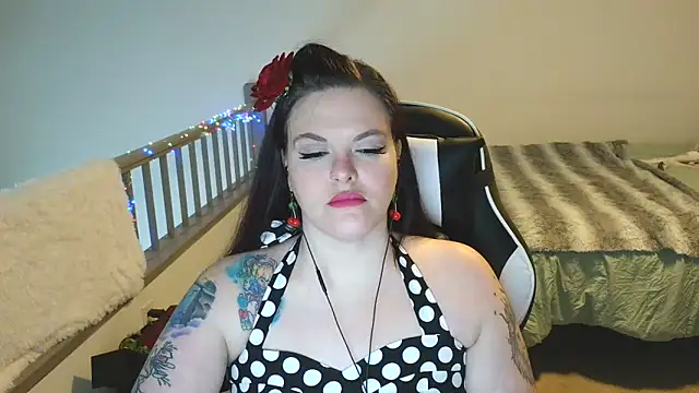 VixieVanderbilt online show from 17, 12, 2025