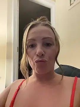 Snapshot of BellaBunny25 chatting on 9, 8, 2026 BellaBunny25 online show from 9, 8, 2026