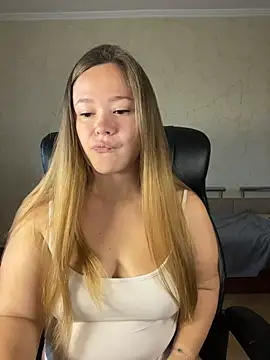 Snapshot of CaramelleSugarr chatting on 18, 7, 2026 CaramelleSugarr online show from 18, 7, 2026