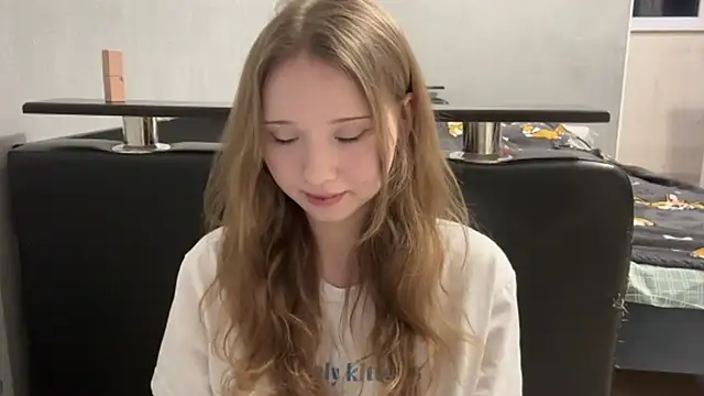 Snapshot of Princessofcashe chatting on 17, 12, 2025 Princessofcashe online show from 17, 12, 2025