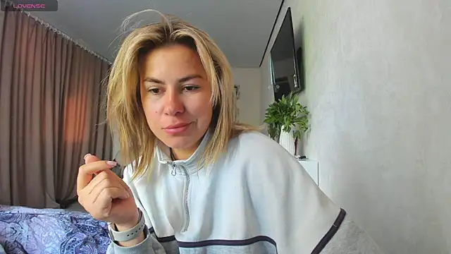 Roxi Joy online show from 28, 5, 2026