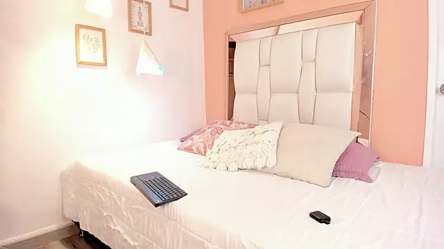 Kloebaby  online show from 30, 4, 2026