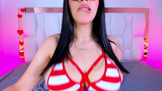 Snapshot of CamilleJuicy_ chatting on 19, 6, 2026 CamilleJuicy online show from 19, 6, 2026