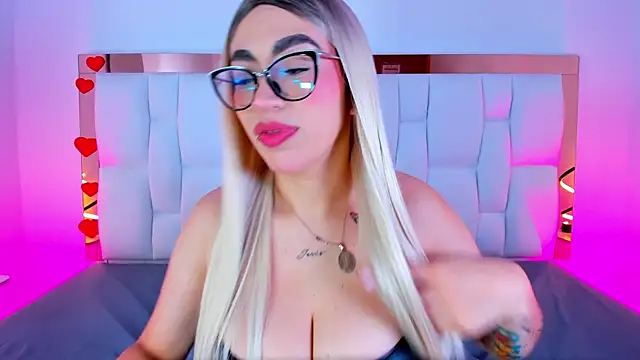 Snapshot of CamilleJuicy_ chatting on 7, 7, 2026 CamilleJuicy online show from 7, 7, 2026