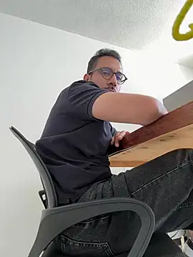 AdrianGarcia89 online show from 5, 5, 2026