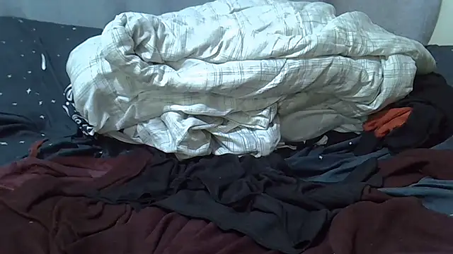 Snapshot of gundo1523 chatting on 2, 3, 2026 gundo1523 online show from 2, 3, 2026