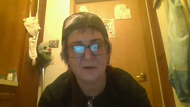 Snapshot of becky1111 chatting on 12, 4, 2026 becky1111 online show from 12, 4, 2026