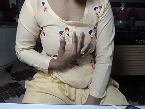 Snapshot of surbhi01 chatting on 13, 5, 2026 surbhi01 online show from 13, 5, 2026