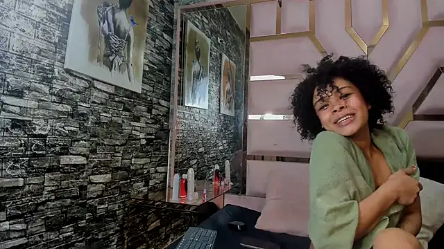 Snapshot of KatalellaAndLayan chatting on 13, 1, 2026 KatalellaAndLayan online show from 13, 1, 2026