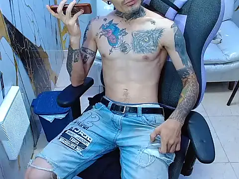 Snapshot of Boy_tatto77 chatting on 13, 6, 2026 Boy tatto77 online show from 13, 6, 2026