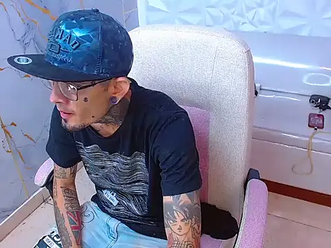 Snapshot of Boy_tatto77 chatting on 15, 7, 2026 Boy tatto77 online show from 15, 7, 2026