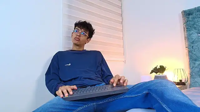 maxfrost 1 online show from 12, 1, 2026