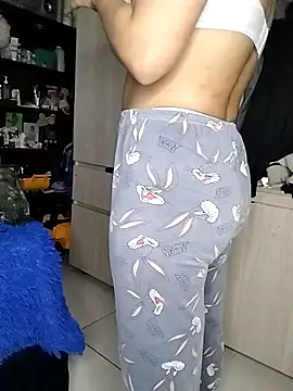 mia hottie2210 online show from 22, 12, 2025