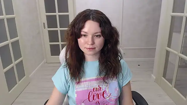 Snapshot of LondonMiley chatting on 21, 12, 2025 LondonMiley online show from 21, 12, 2025