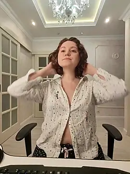 Snapshot of LondonMiley chatting on 2, 2, 2026 LondonMiley online show from 2, 2, 2026