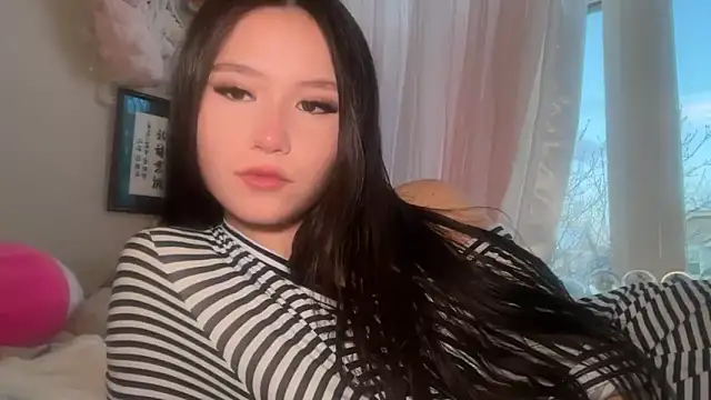 luvvivii online show from 18, 4, 2026