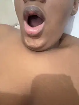 amorasecy online show from 13, 4, 2026