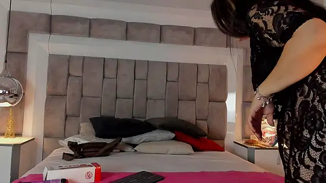 Snapshot of ElenaWatsonn chatting on 15, 1, 2026 ElenaWatsonn online show from 15, 1, 2026