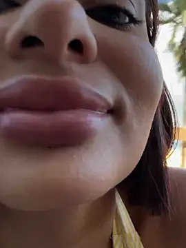 Irina Velvett online show from 2, 4, 2026