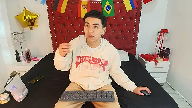 Snapshot of Jaden_and_sofia chatting on 9, 7, 2026 Jaden and sofia online show from 9, 7, 2026