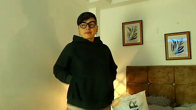 kat paradise online show from 15, 4, 2026