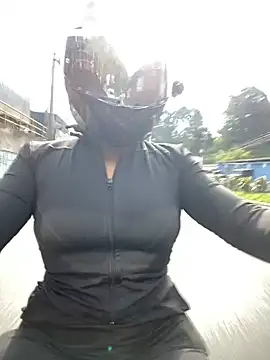 Scarlet auraa online show from 14, 4, 2026