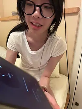Snapshot of PetiteTight chatting on 12, 6, 2026 PetiteTight online show from 12, 6, 2026