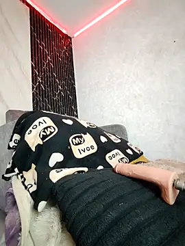 Snapshot of Isis_Hot__ chatting on 9, 4, 2026 Isis Hot online show from 9, 4, 2026