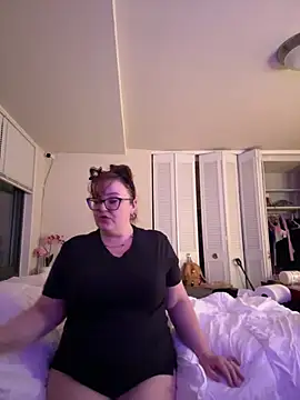 KittyCreamKisses online show from 6, 2, 2026