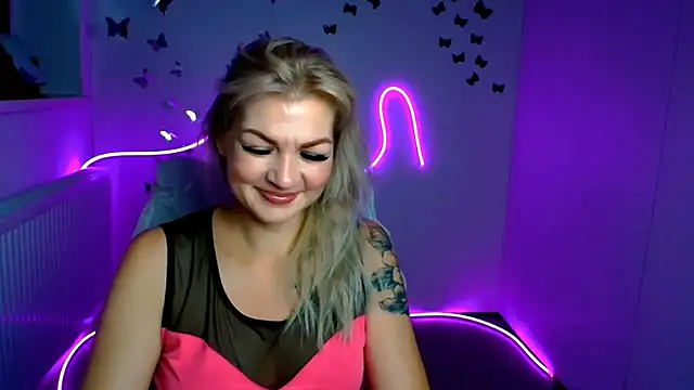 Snapshot of Madonna_Fire chatting on 19, 7, 2026 Madonna Fire online show from 19, 7, 2026
