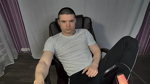 Snapshot of LoveMike1 chatting on 14, 4, 2026 LoveMike1 online show from 14, 4, 2026