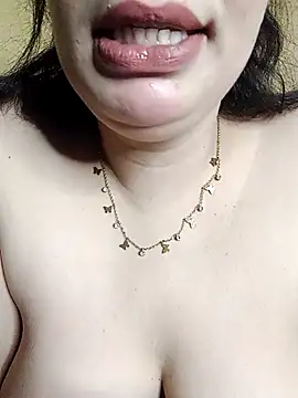 Snapshot of charmoutak_nada chatting on 30, 4, 2026 charmoutak nada online show from 30, 4, 2026