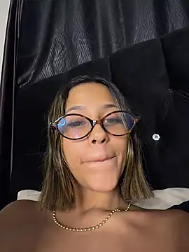 vicky bass  online show from 19, 6, 2026