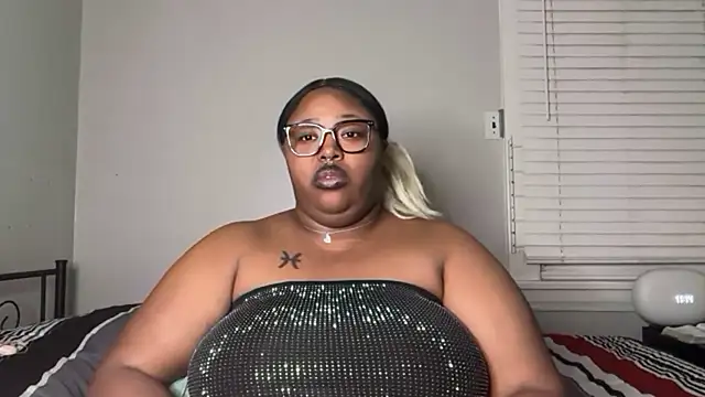 Chocolatebunnyxx96 online show from 2, 4, 2026