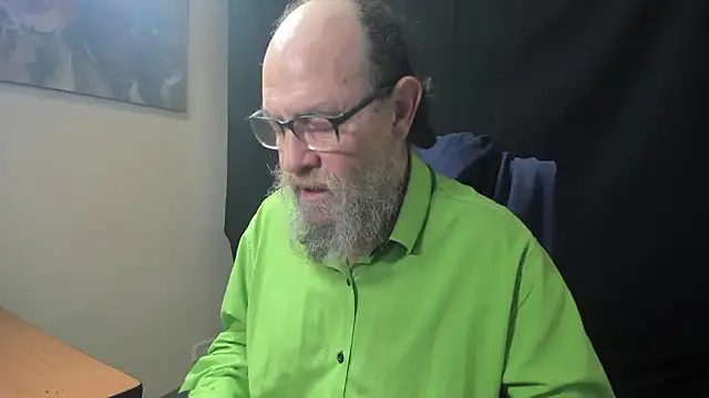Snapshot of Uncle_Hottie chatting on 1, 2, 2026 Uncle Hottie online show from 1, 2, 2026