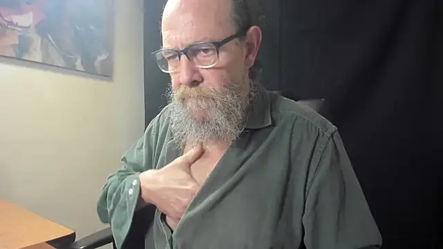 Snapshot of Uncle_Hottie chatting on 6, 2, 2026 Uncle Hottie online show from 6, 2, 2026