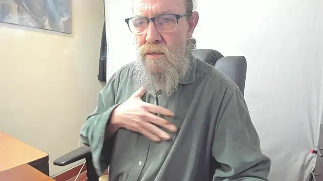 Snapshot of Uncle_Hottie chatting on 20, 2, 2026 Uncle Hottie online show from 20, 2, 2026