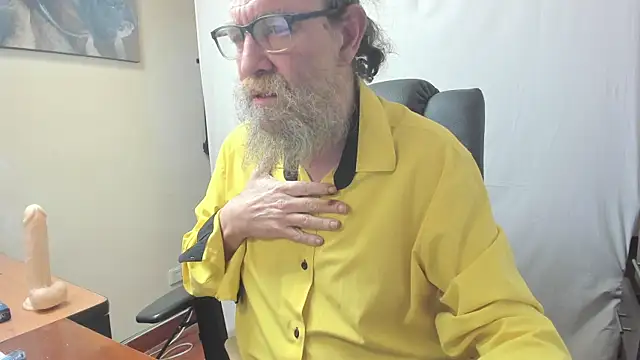 Snapshot of Uncle_Hottie chatting on 27, 2, 2026 Uncle Hottie online show from 27, 2, 2026