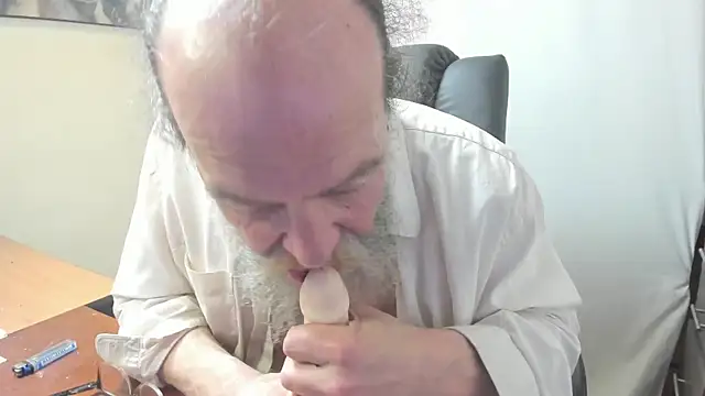 Snapshot of Uncle_Hottie chatting on 1, 3, 2026 Uncle Hottie online show from 1, 3, 2026